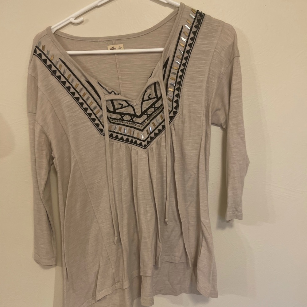 Hollister size L top
